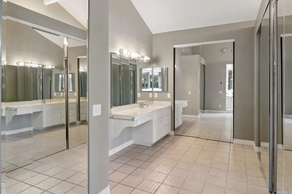 https://cdn.realtyfeed.com/cdn/127/306379211/37bd934e2ccf84ce9e3ecbf53430fc92.webp