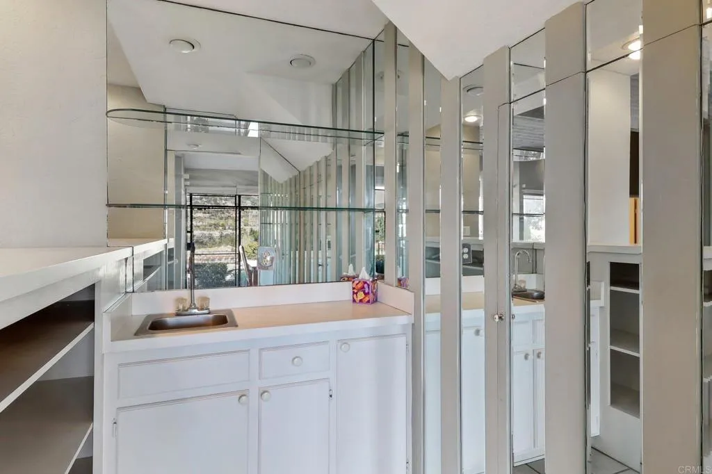 https://cdn.realtyfeed.com/cdn/127/306379211/e6aca436de0f2a8128cd0b9e51d3a3d8.webp