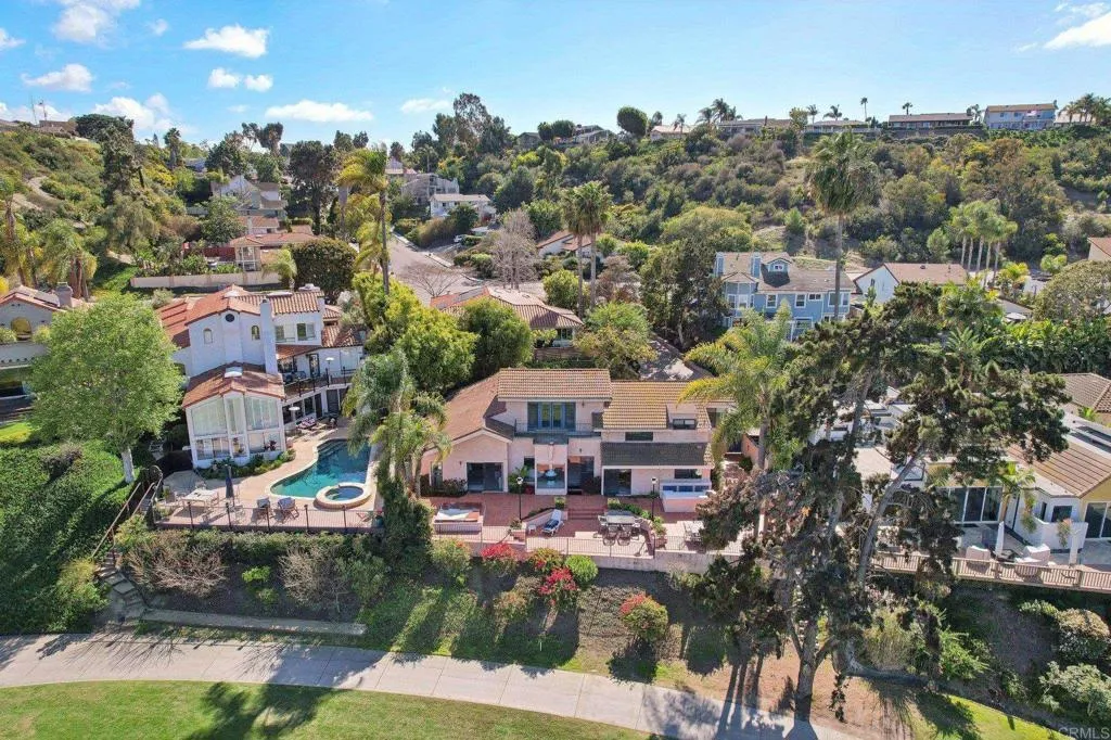 https://cdn.realtyfeed.com/cdn/127/306379211/fb12a4d6834c7ca35d46aae92c433387.webp