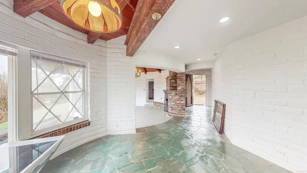 https://cdn.realtyfeed.com/cdn/127/306379297/35abe3192b21201a1b72e37fe88f4857.webp