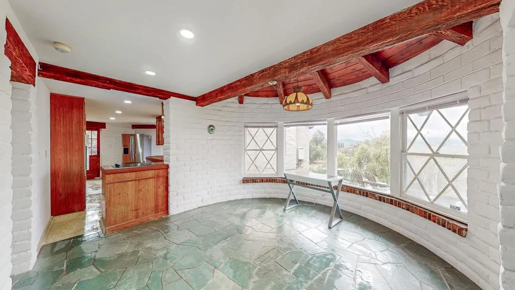 https://cdn.realtyfeed.com/cdn/127/306379297/7352ca4de19c3366807135a0f31be6ec.webp
