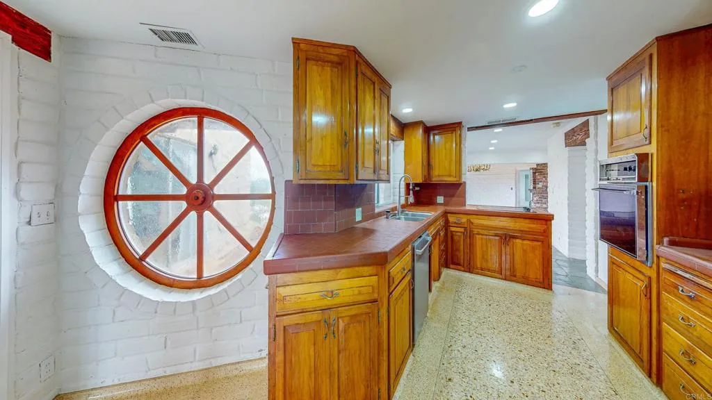 https://cdn.realtyfeed.com/cdn/127/306379297/a81d94b193abad3fcabebde531dbc9bd.webp