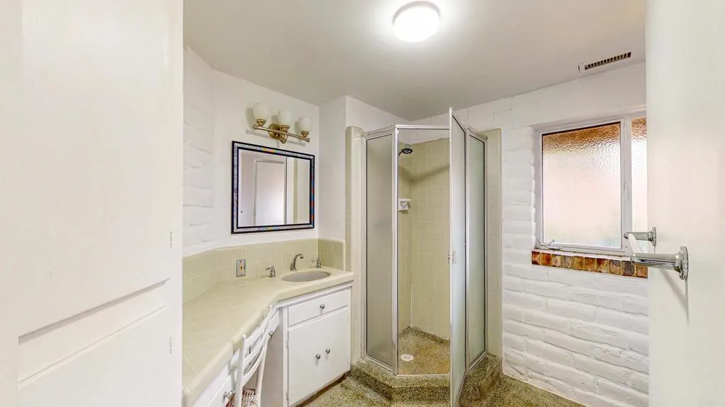 https://cdn.realtyfeed.com/cdn/127/306379297/f11d0d95821ef140a062cf57ac056207.webp