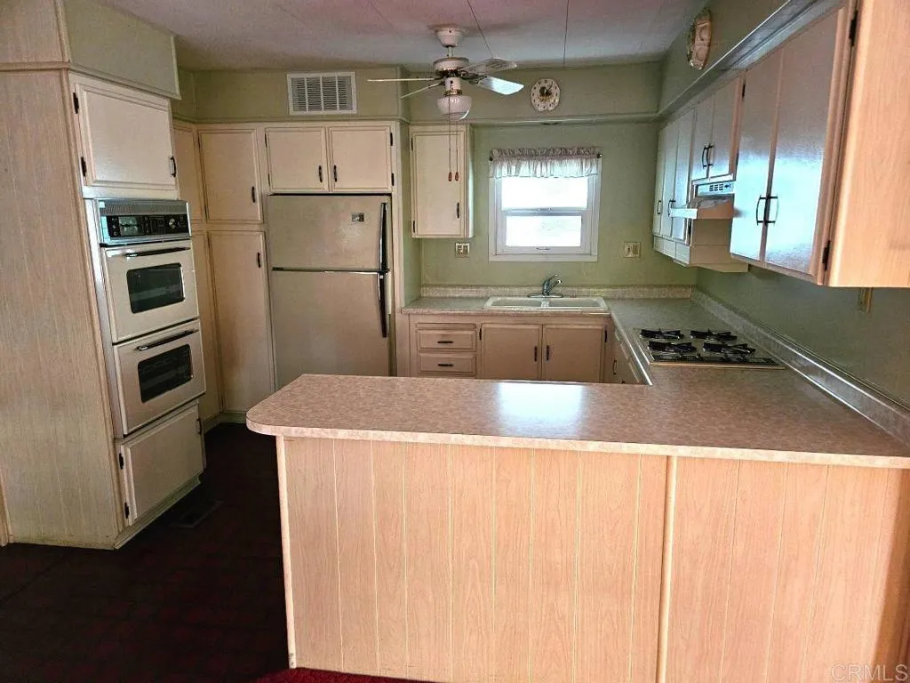 https://cdn.realtyfeed.com/cdn/127/306380524/8acbf0f45ff4e3880066d290ce4cb977.webp