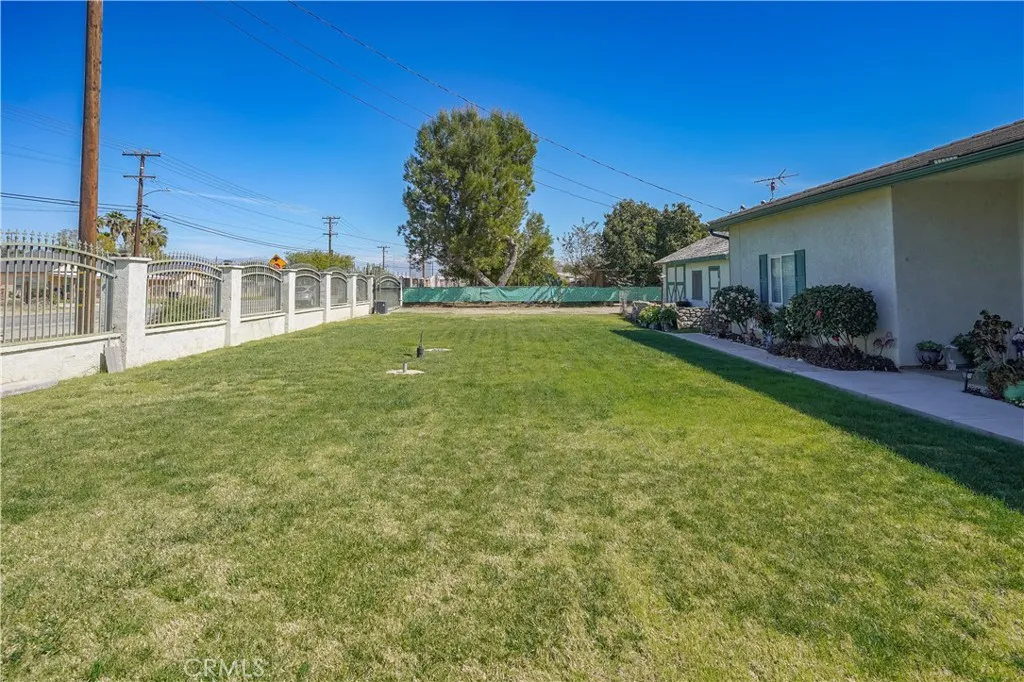 17643 Santa Ana Avenue, Bloomington, Ca 92316 - Photo 4 of 25, Bloomington, CA
