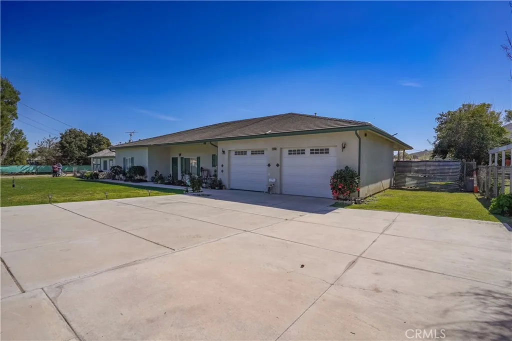 17643 Santa Ana Avenue, Bloomington, Ca 92316 - Photo 2 of 25, Bloomington, CA