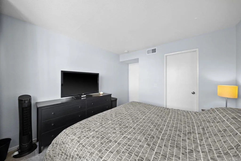 https://cdn.realtyfeed.com/cdn/127/306380942/2f4bceba20d77d73588fd2ed983c687f.webp