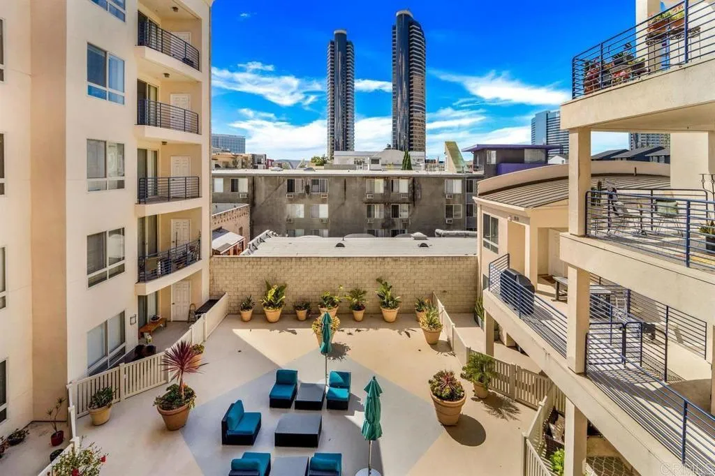 https://cdn.realtyfeed.com/cdn/127/306381068/18f1bc6d69b59ddbecfe3ba5adc3d952.webp