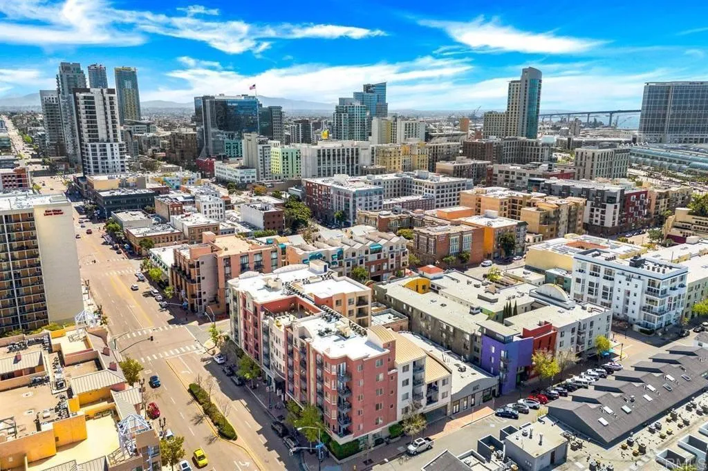 https://cdn.realtyfeed.com/cdn/127/306381068/25aa441a8ff6ccd57170e0570718b2c7.webp