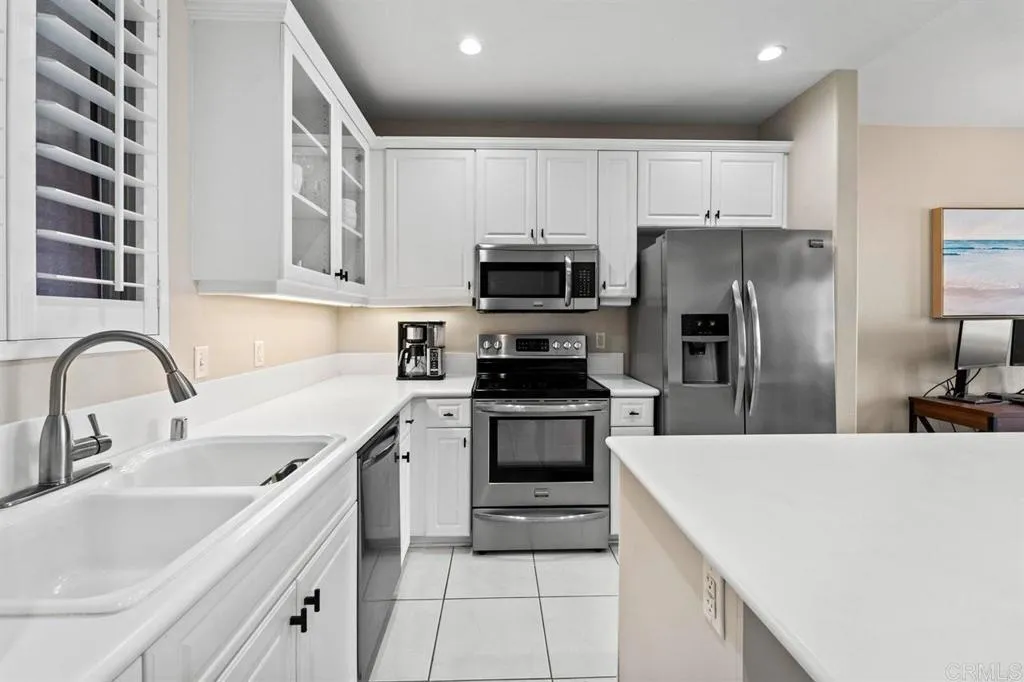 https://cdn.realtyfeed.com/cdn/127/306381068/8bcdbda379e1f41667a2eea25a1dd205.webp