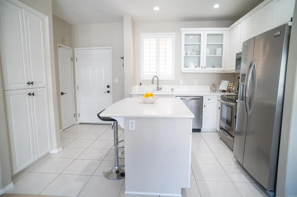 https://cdn.realtyfeed.com/cdn/127/306381068/ef20a9297e8f7924fceb043de9ea6cd6.webp