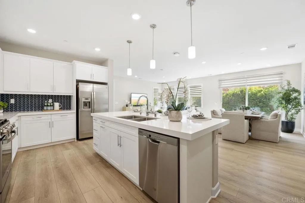 https://cdn.realtyfeed.com/cdn/127/306381366/62e25a156d5af13f3532ff3c8ad38fe4.webp