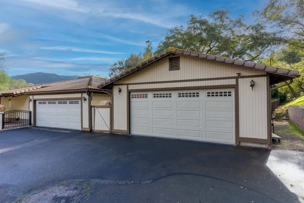 https://cdn.realtyfeed.com/cdn/127/306381580/01f8c7bb4a6a888adeca5185a0c817c5.webp