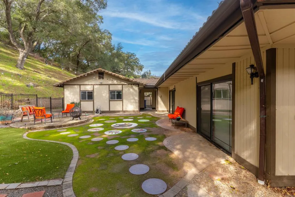 https://cdn.realtyfeed.com/cdn/127/306381580/55bc42d1443f61db27ccbd4b95953d96.webp