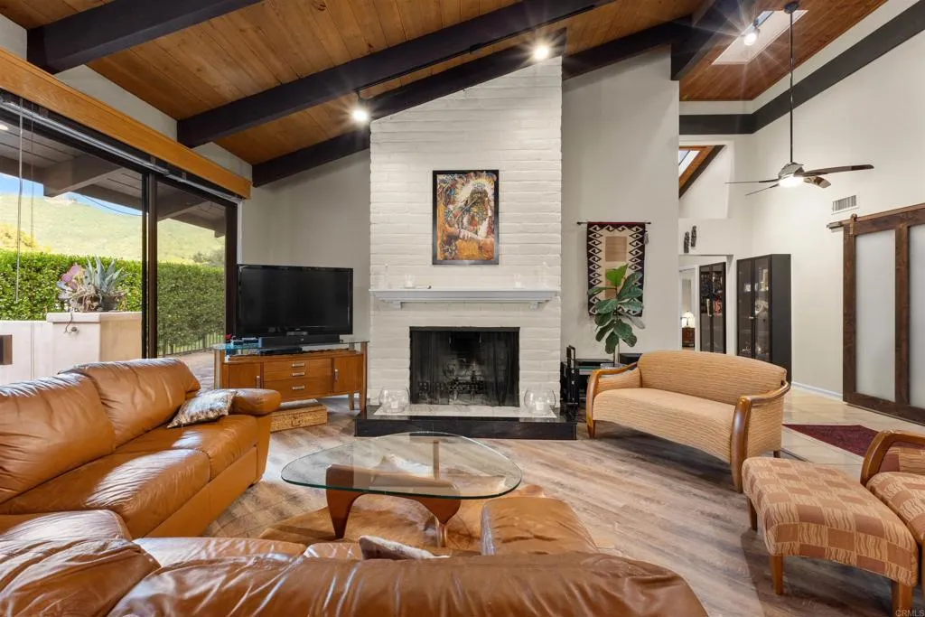 https://cdn.realtyfeed.com/cdn/127/306381580/6fb22c0ff2c1405ee56c411bb5989393.webp