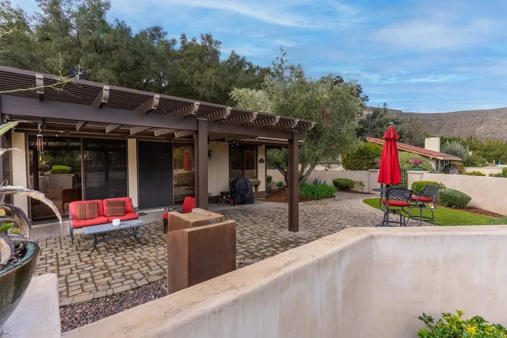 https://cdn.realtyfeed.com/cdn/127/306381580/704d362e2cf5b44bab1501b910c9399f.webp