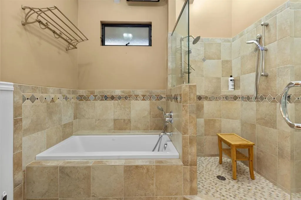 https://cdn.realtyfeed.com/cdn/127/306381580/95e05a7512c4f5bee5667d7f3d71030b.webp
