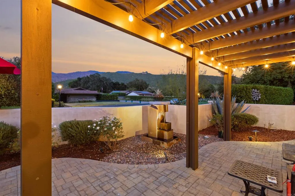 https://cdn.realtyfeed.com/cdn/127/306381580/bcc2b009626ca5960464884c332df592.webp