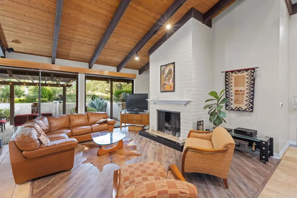 https://cdn.realtyfeed.com/cdn/127/306381580/eecc1f9d2ffccceb4144970c35947cf2.webp