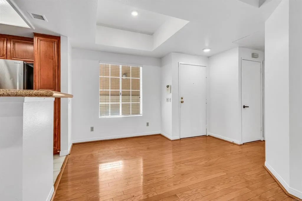 https://cdn.realtyfeed.com/cdn/127/306381716/e20c176614ce3330fe5504ae0c979eb7.webp