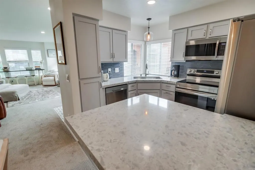 https://cdn.realtyfeed.com/cdn/127/306381976/79b645bd559c7664c36b921a362b0055.webp