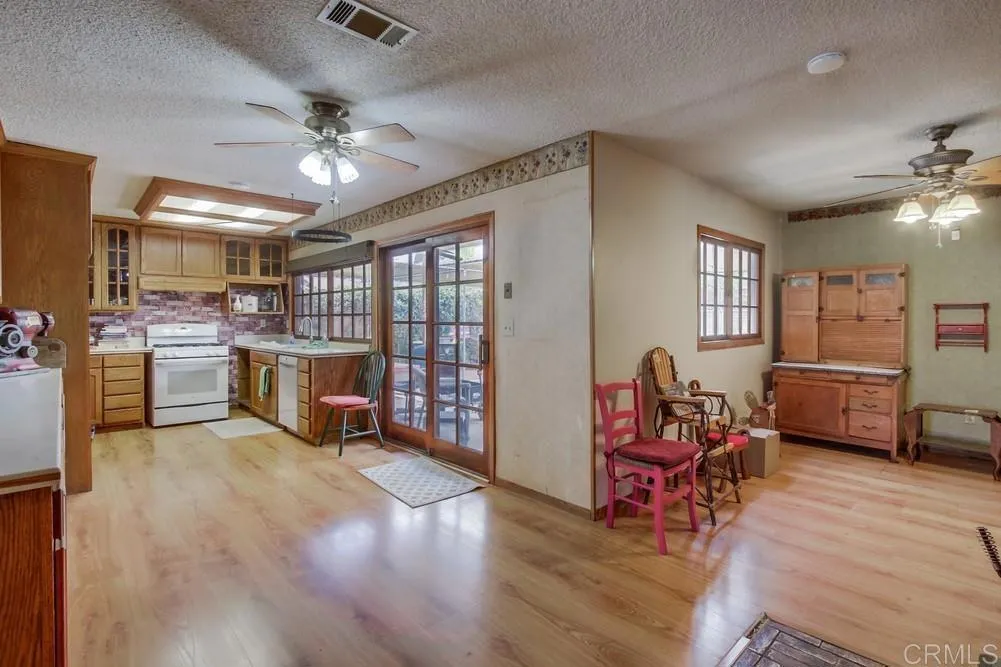 https://cdn.realtyfeed.com/cdn/127/306382955/8de5e44726580bae2c6989b1aae6d94e.webp