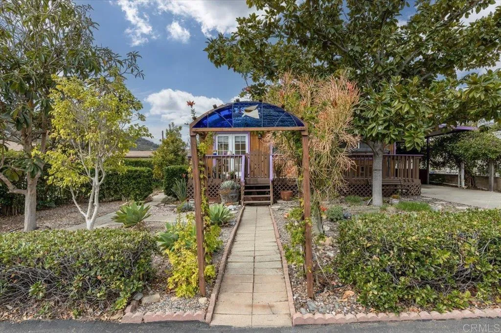https://cdn.realtyfeed.com/cdn/127/306383071/1e3f4a94acae3add5228310f65fc8f81.webp