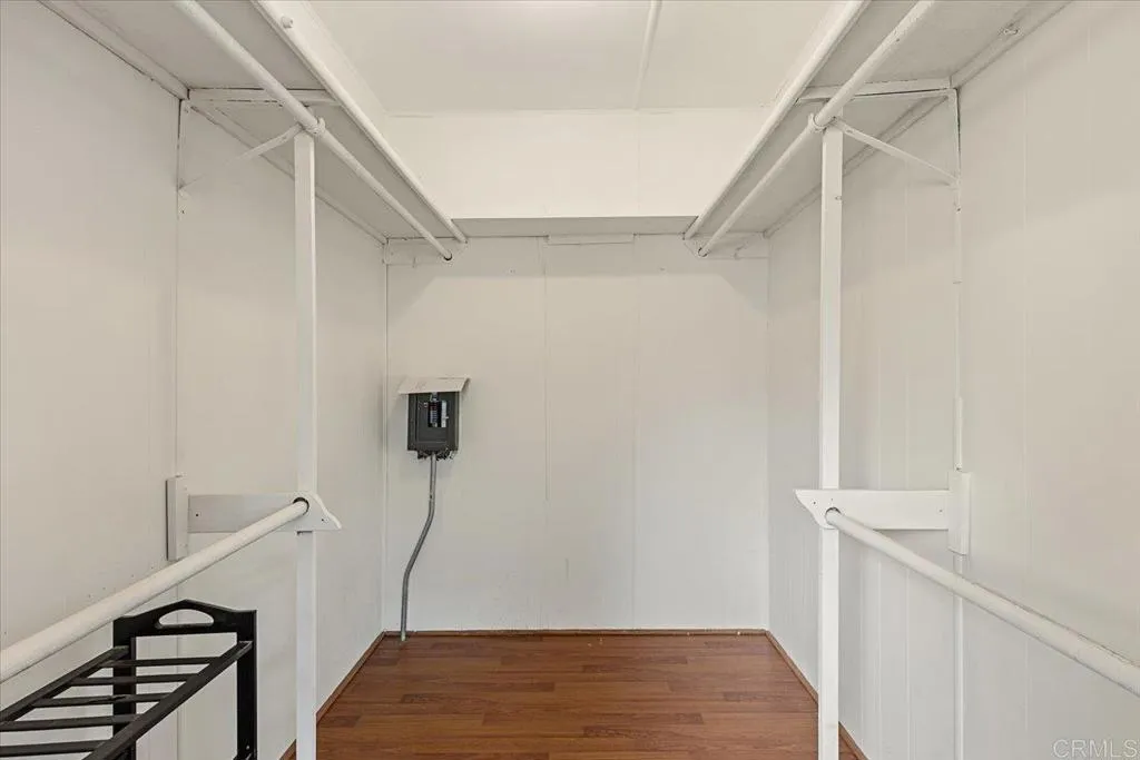 https://cdn.realtyfeed.com/cdn/127/306383071/72daa14d71abfba794f95911042ab452.webp