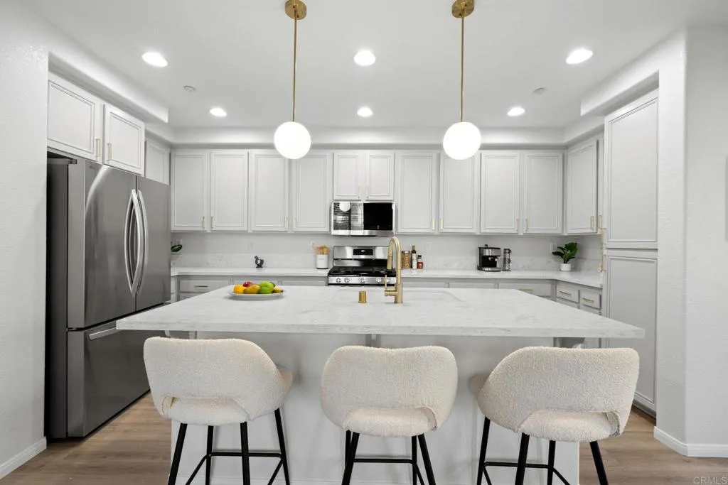 https://cdn.realtyfeed.com/cdn/127/306383226/a9bb8a8e48390789c609050b4b23ba0c.webp