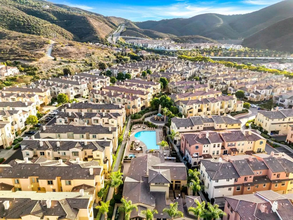 https://cdn.realtyfeed.com/cdn/127/306383226/aecce909f914ecf818e40a58d85b1cab.webp