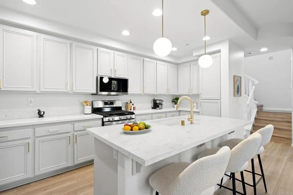 https://cdn.realtyfeed.com/cdn/127/306383226/ef10ccb167984cc0759ffa1810f0802b.webp