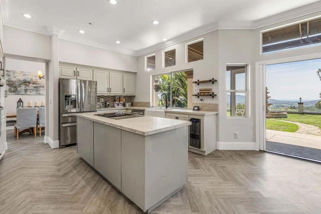 https://cdn.realtyfeed.com/cdn/127/306383362/59dd4377efcd7f092125318c34b46876.webp