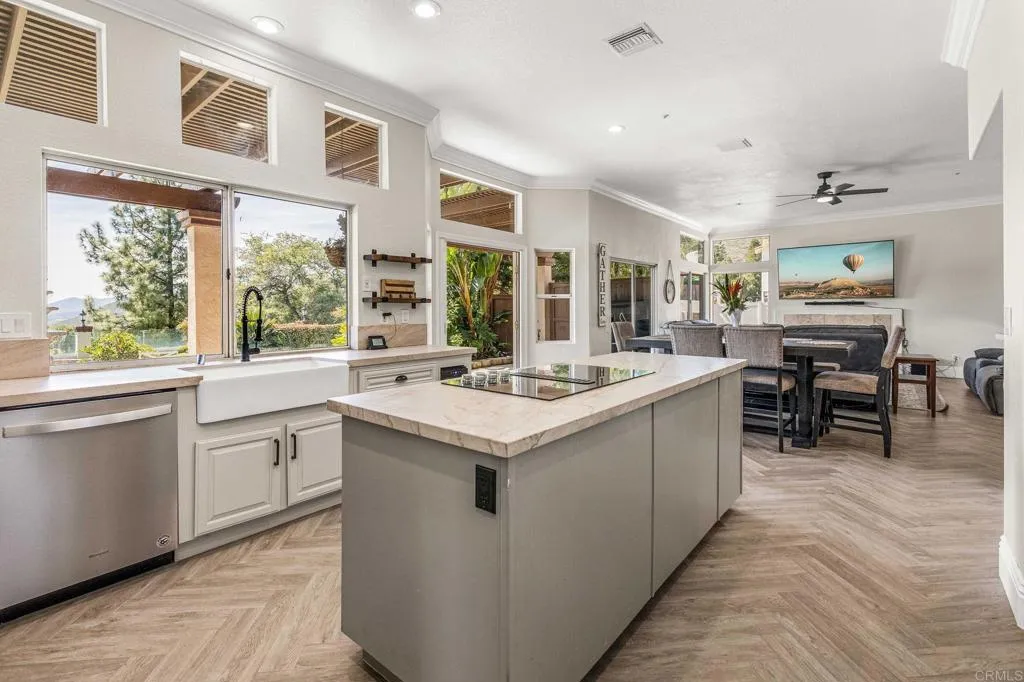 https://cdn.realtyfeed.com/cdn/127/306383362/6d0243e8a5d83fee637e739f5f805f8e.webp