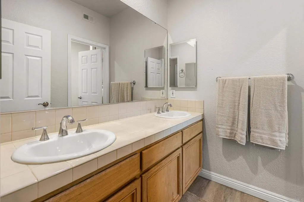 https://cdn.realtyfeed.com/cdn/127/306383362/83e97f9ef69fd08b10df50e1f34e3ad6.webp