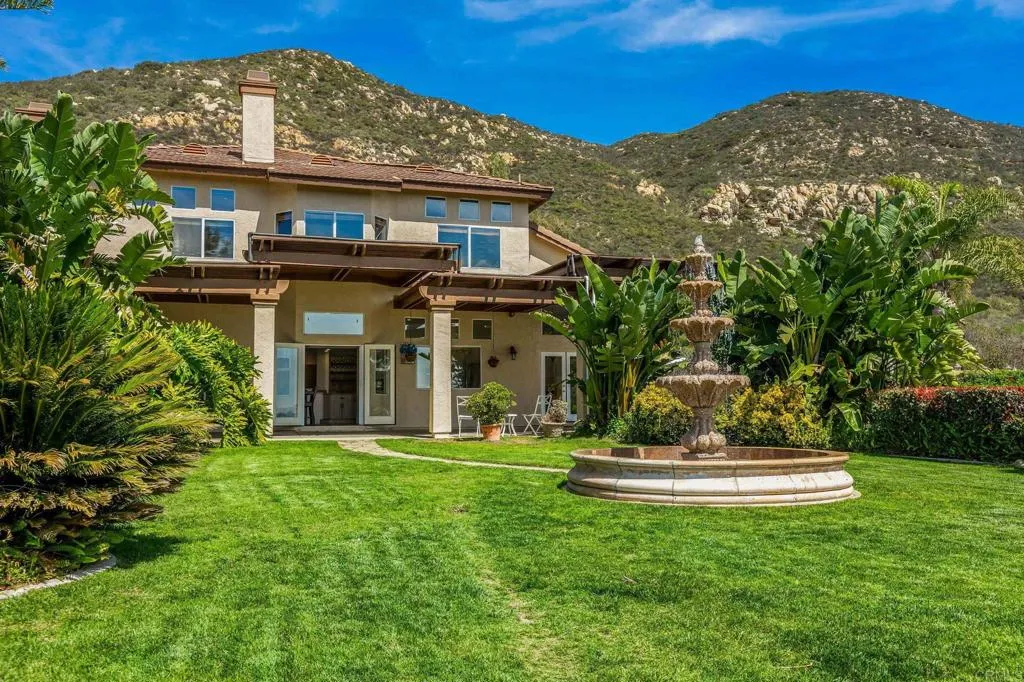 https://cdn.realtyfeed.com/cdn/127/306383362/fbf361ca9a834406909f7587d6cfc182.webp