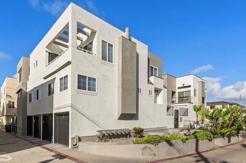 https://cdn.realtyfeed.com/cdn/127/306383696/e986907fc9ce29e7d1ab7fb921553c9c.webp