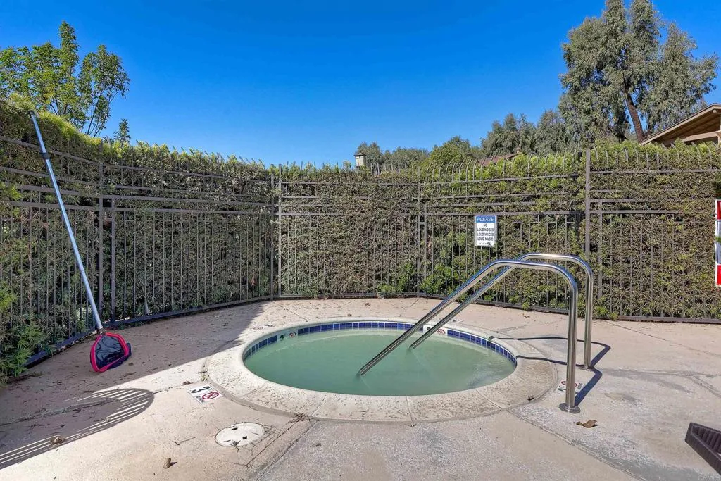 https://cdn.realtyfeed.com/cdn/127/306383699/07f9d83f4aaacf9f41e150bd61238348.webp