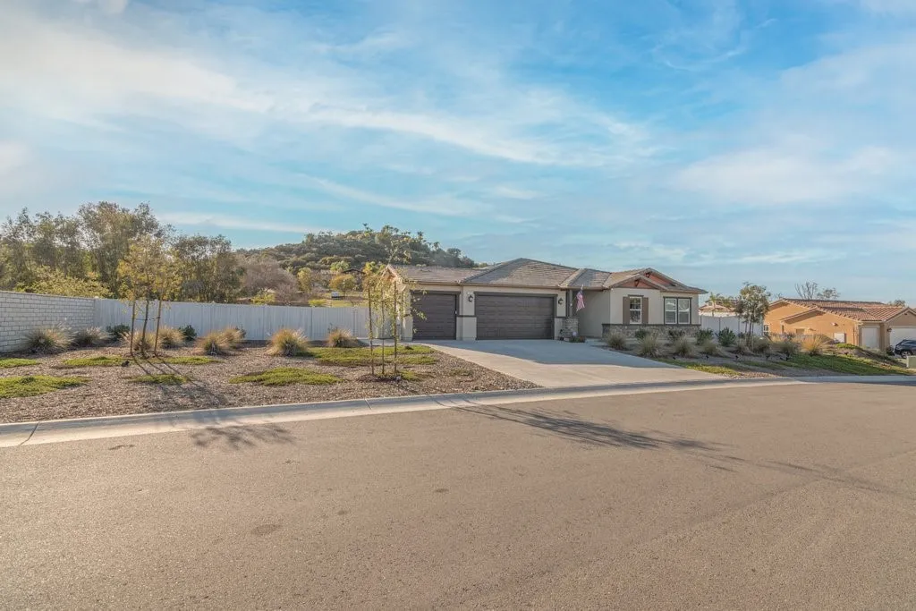 https://cdn.realtyfeed.com/cdn/127/306384690/02056951b4eb76b80e49be9a5cea7ecd.webp