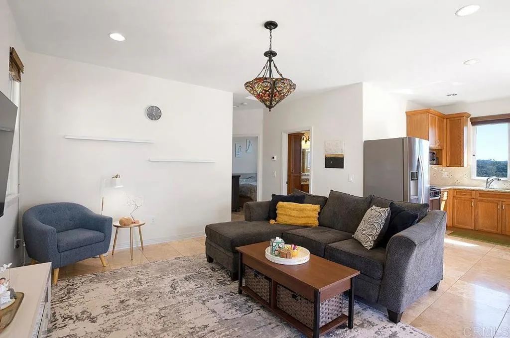 https://cdn.realtyfeed.com/cdn/127/306384723/75670f36f973e649b4ba8bbd25288b2b.webp