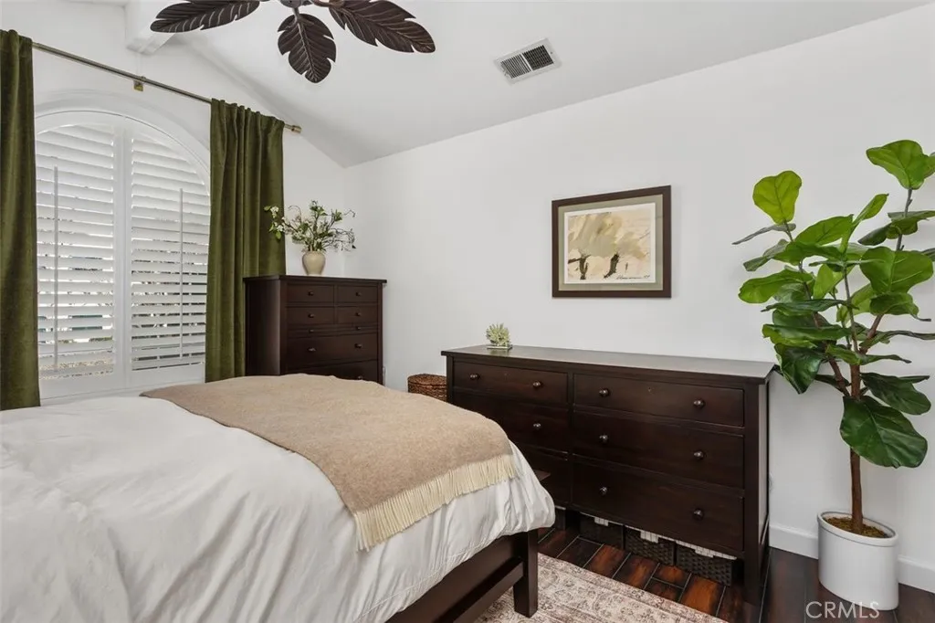 https://cdn.realtyfeed.com/cdn/127/306384748/c8a3355c3d181c483852d950b0e421ae.webp