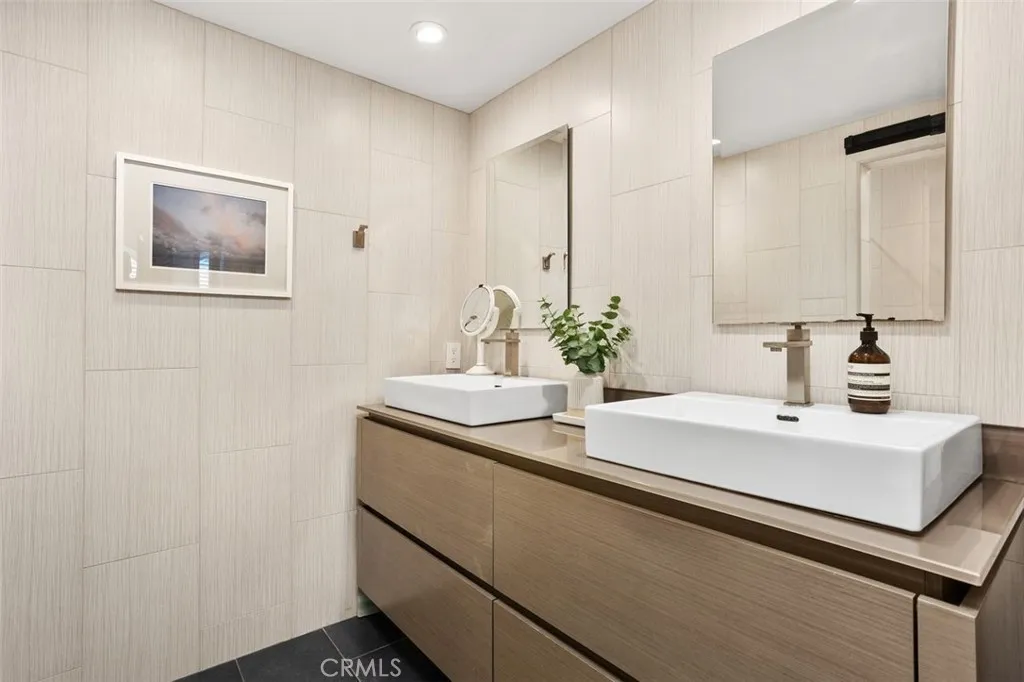 https://cdn.realtyfeed.com/cdn/127/306384748/cd20cddee83996e690d1187aef984f22.webp