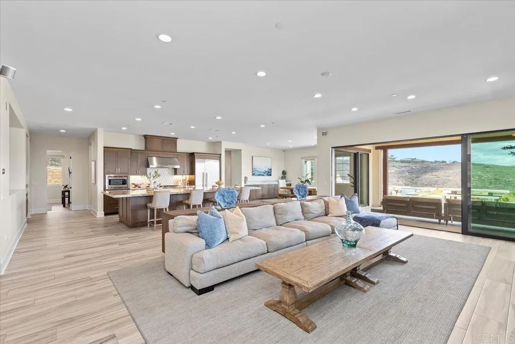 https://cdn.realtyfeed.com/cdn/127/306385649/40016bfbd6b000e5c5a30913e933cf9f.webp