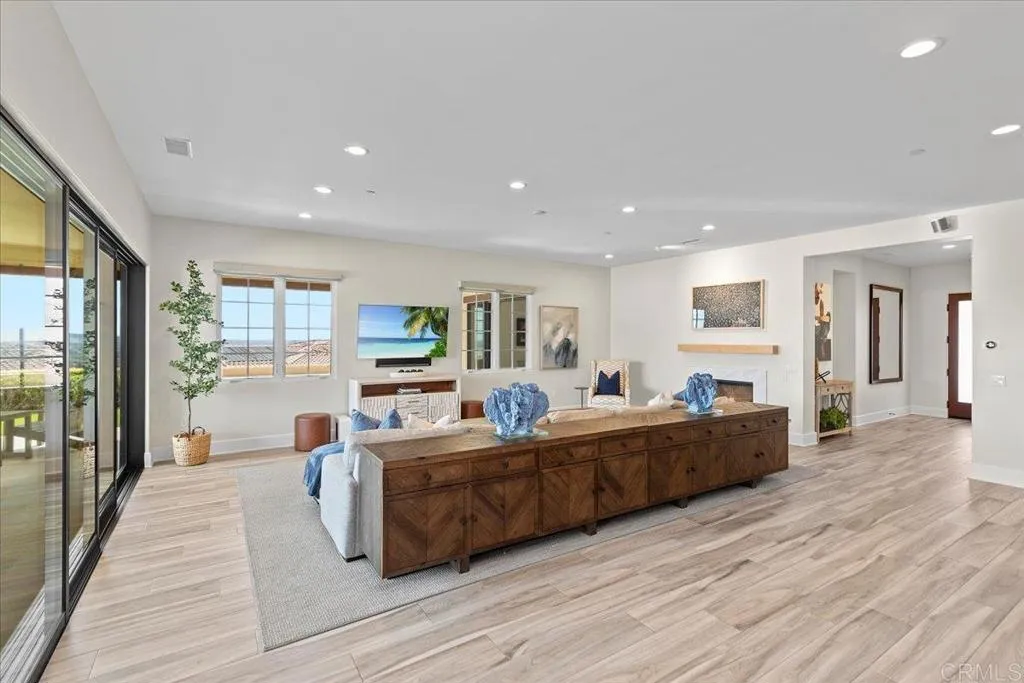 https://cdn.realtyfeed.com/cdn/127/306385649/70345d9f7f90865f56a777b2495548ea.webp