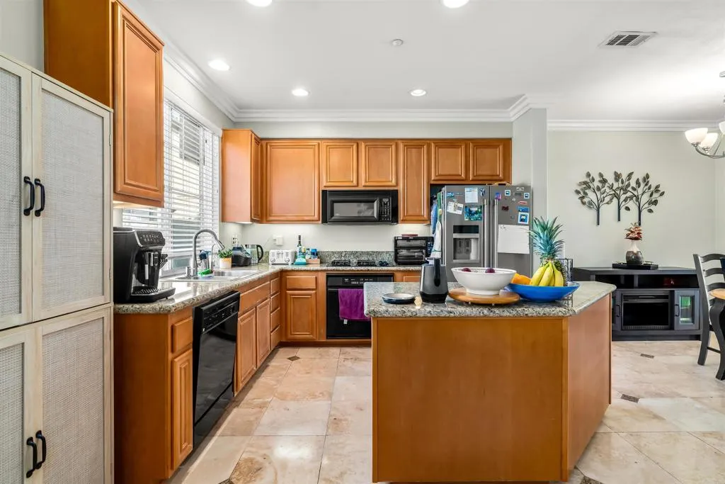 https://cdn.realtyfeed.com/cdn/127/306385776/af6af13089a22451f42802a30d963aed.webp