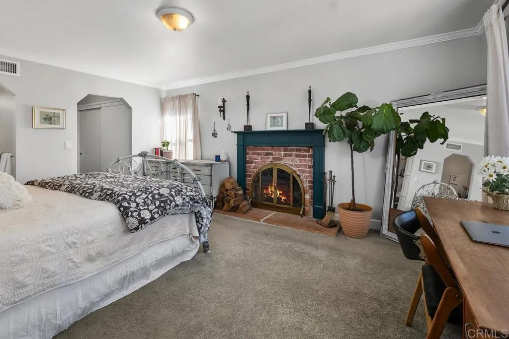 https://cdn.realtyfeed.com/cdn/127/306385830/12aad09f4adf57a3f82d238eb31472a2.webp