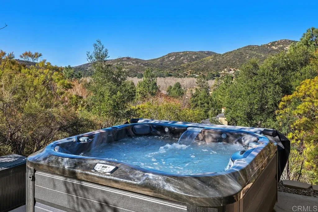 https://cdn.realtyfeed.com/cdn/127/306385830/1e6dd180ba2be235cd709041f79b9590.webp