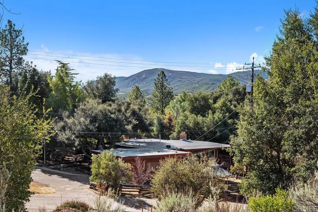 https://cdn.realtyfeed.com/cdn/127/306385830/73ab9f838954606a54ba2d160af007b9.webp