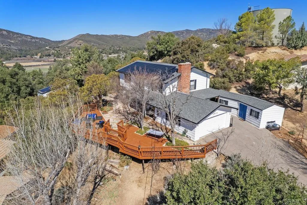 https://cdn.realtyfeed.com/cdn/127/306385830/7b050c43f1e0fb369cd141eb0c70462c.webp