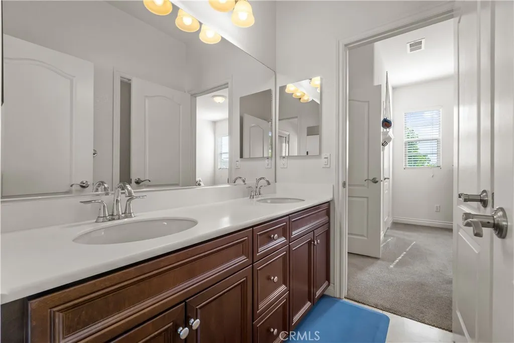 https://cdn.realtyfeed.com/cdn/127/306386363/765425445625de826967ad5af53c423b.webp