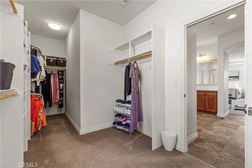 https://cdn.realtyfeed.com/cdn/127/306386363/98edc4d6ee88908454683f77b0677d8b.webp